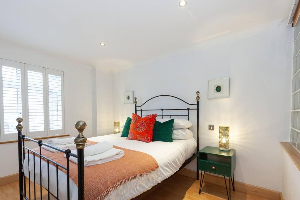 Apartment In The Heart Of The City Centre, Live Like A Local Oxford Eksteriør billede