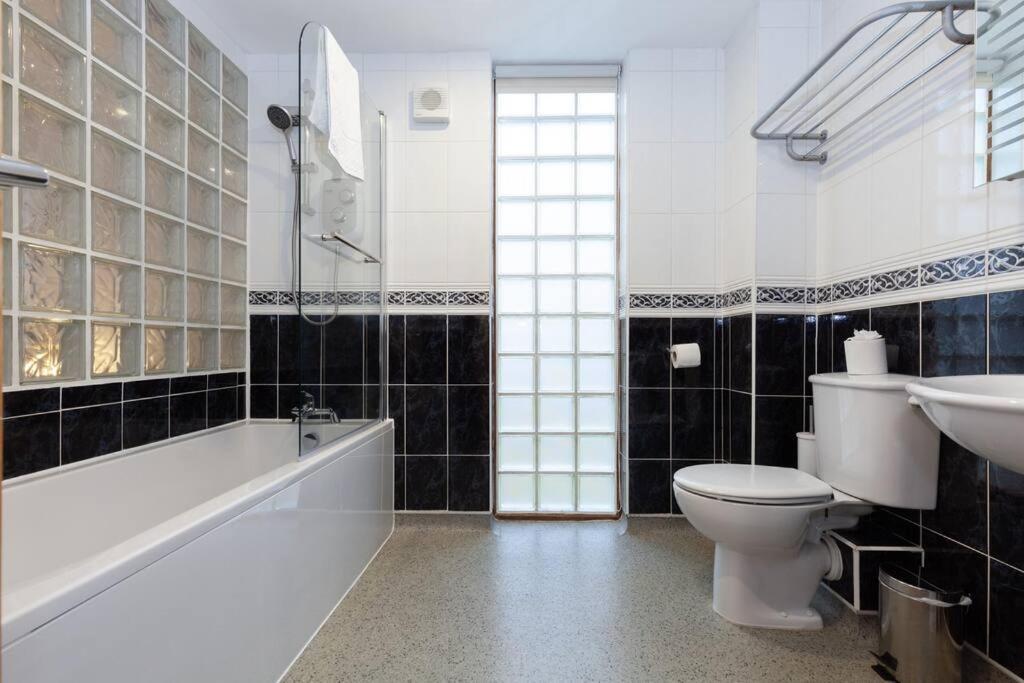 Apartment In The Heart Of The City Centre, Live Like A Local Oxford Eksteriør billede