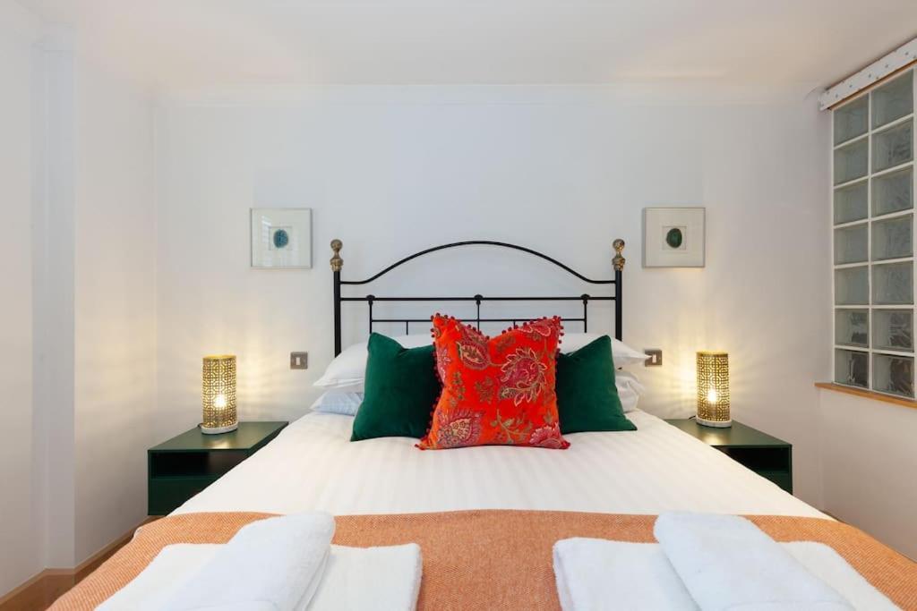 Apartment In The Heart Of The City Centre, Live Like A Local Oxford Eksteriør billede