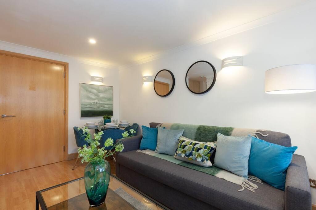 Apartment In The Heart Of The City Centre, Live Like A Local Oxford Eksteriør billede