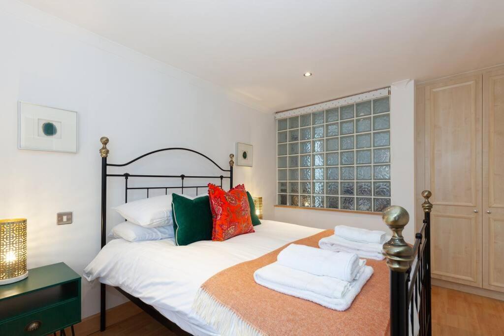 Apartment In The Heart Of The City Centre, Live Like A Local Oxford Eksteriør billede