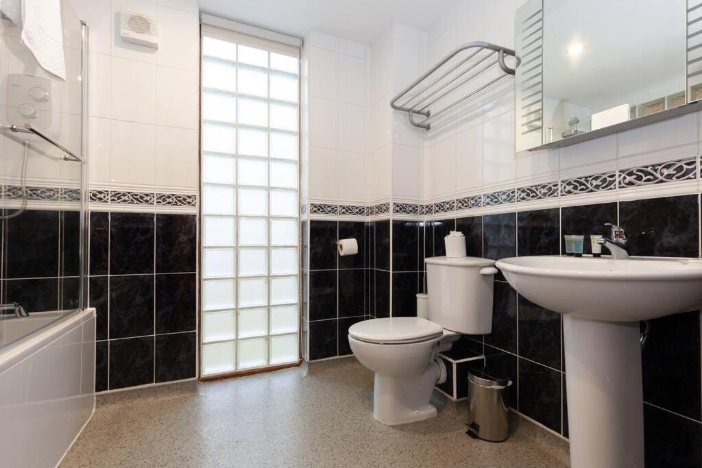 Apartment In The Heart Of The City Centre, Live Like A Local Oxford Eksteriør billede