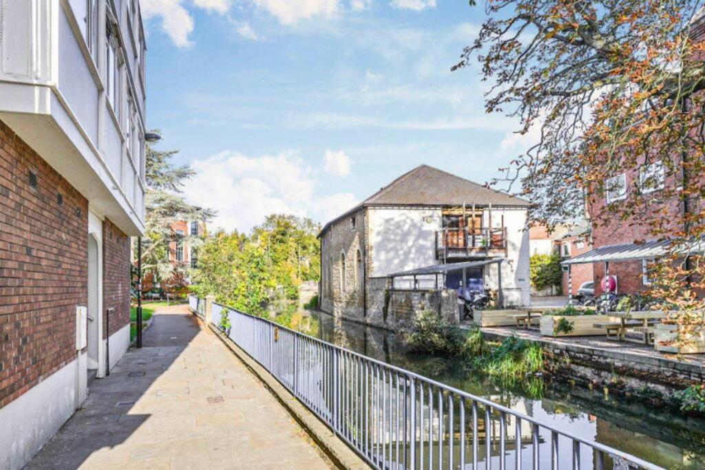 Apartment In The Heart Of The City Centre, Live Like A Local Oxford Eksteriør billede