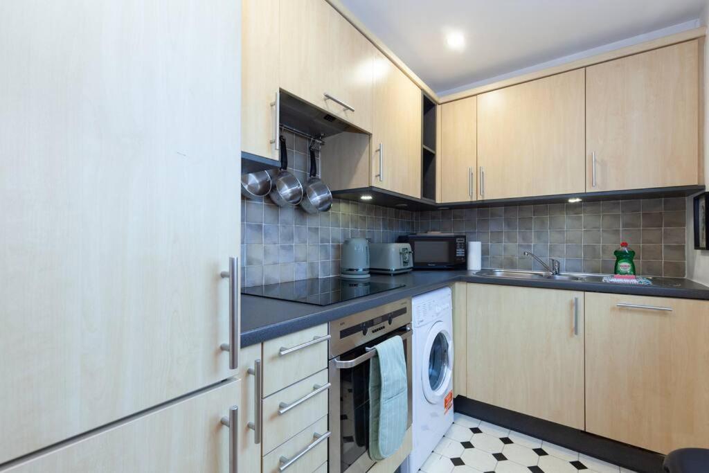 Apartment In The Heart Of The City Centre, Live Like A Local Oxford Eksteriør billede