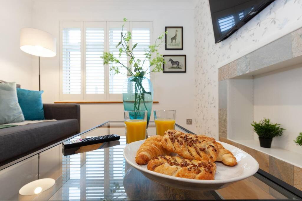 Apartment In The Heart Of The City Centre, Live Like A Local Oxford Eksteriør billede
